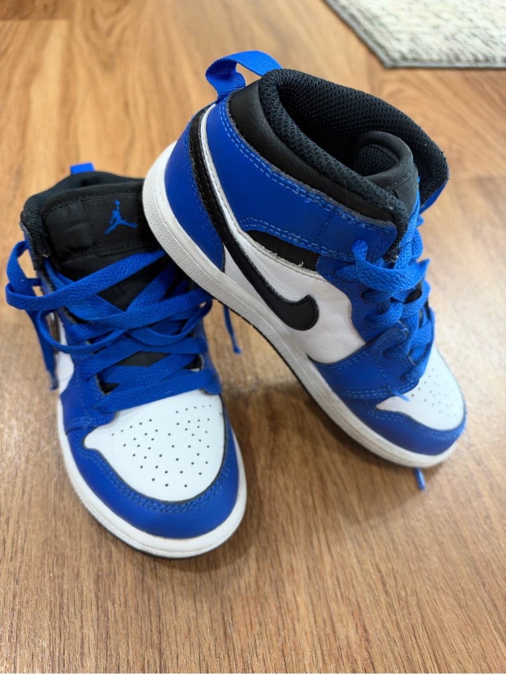 Nike Jordan Kids' High-Top Sneakers in Blue/White